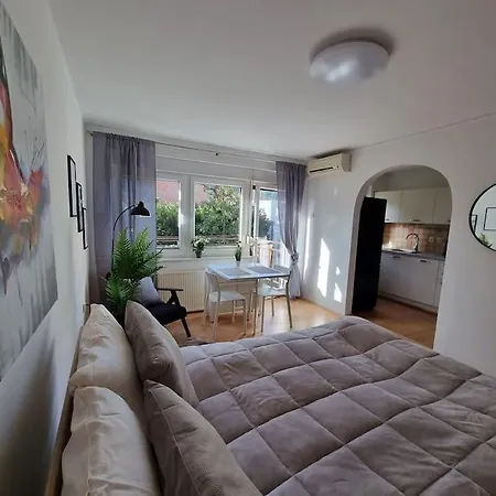 The Rowhouse - Free Parking *